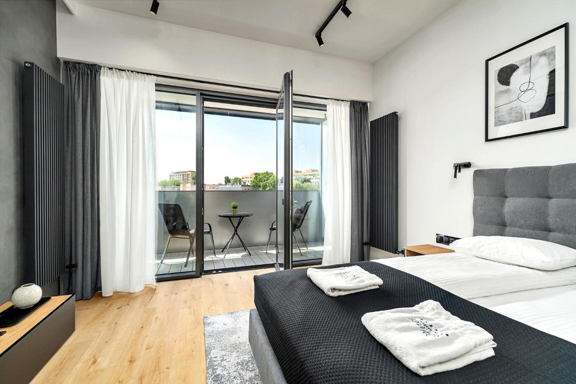 Margi Ether Lux Pool Balcony