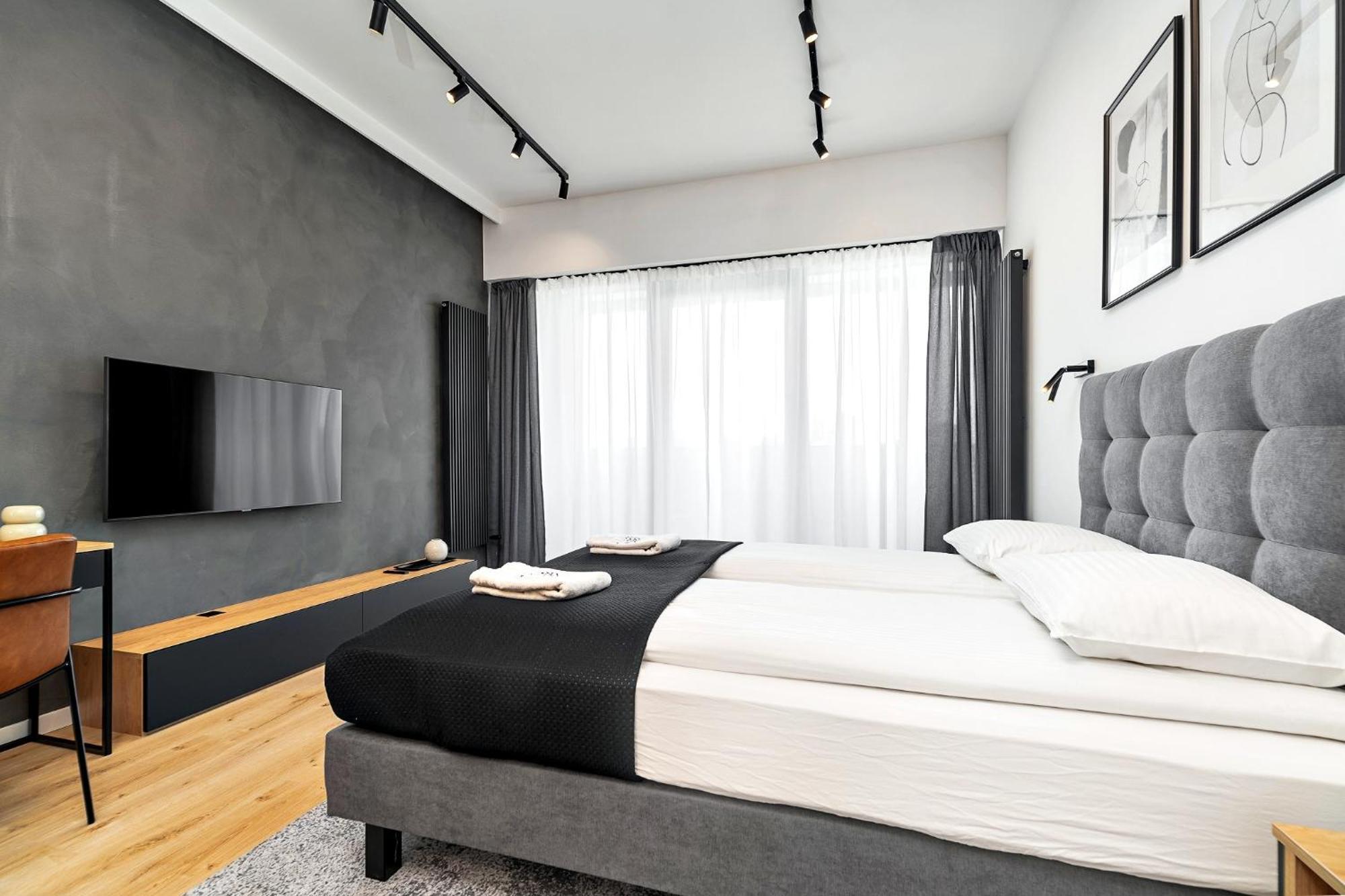 Margi Ether Lux Pool Balcony Apartment